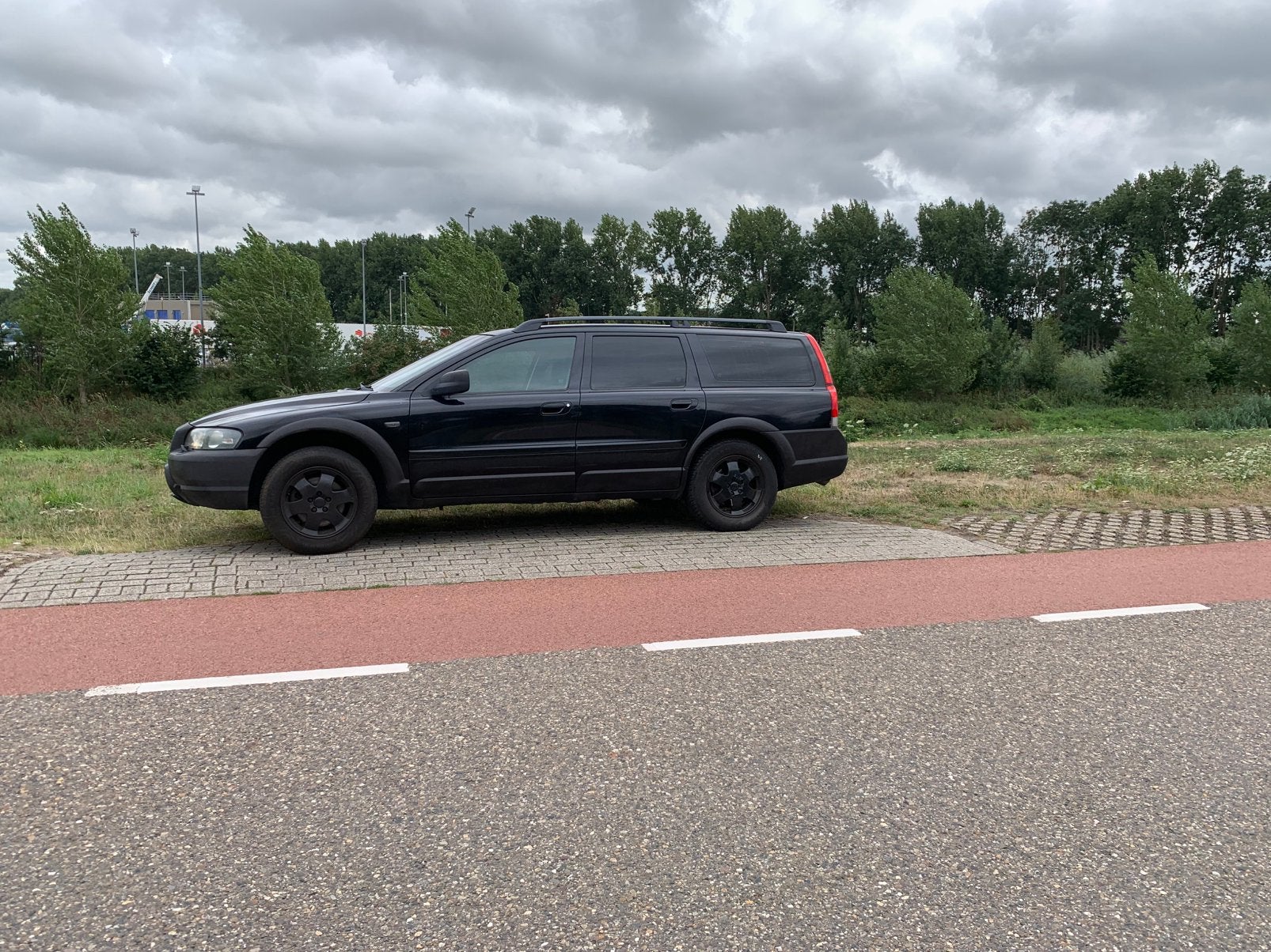 Volvo XC70 2.5 T AWD Geartronic 2004 nwe distributie nwe Apk, Auto's, Automaat, 1800 kg, Zwart, Origineel Nederlands