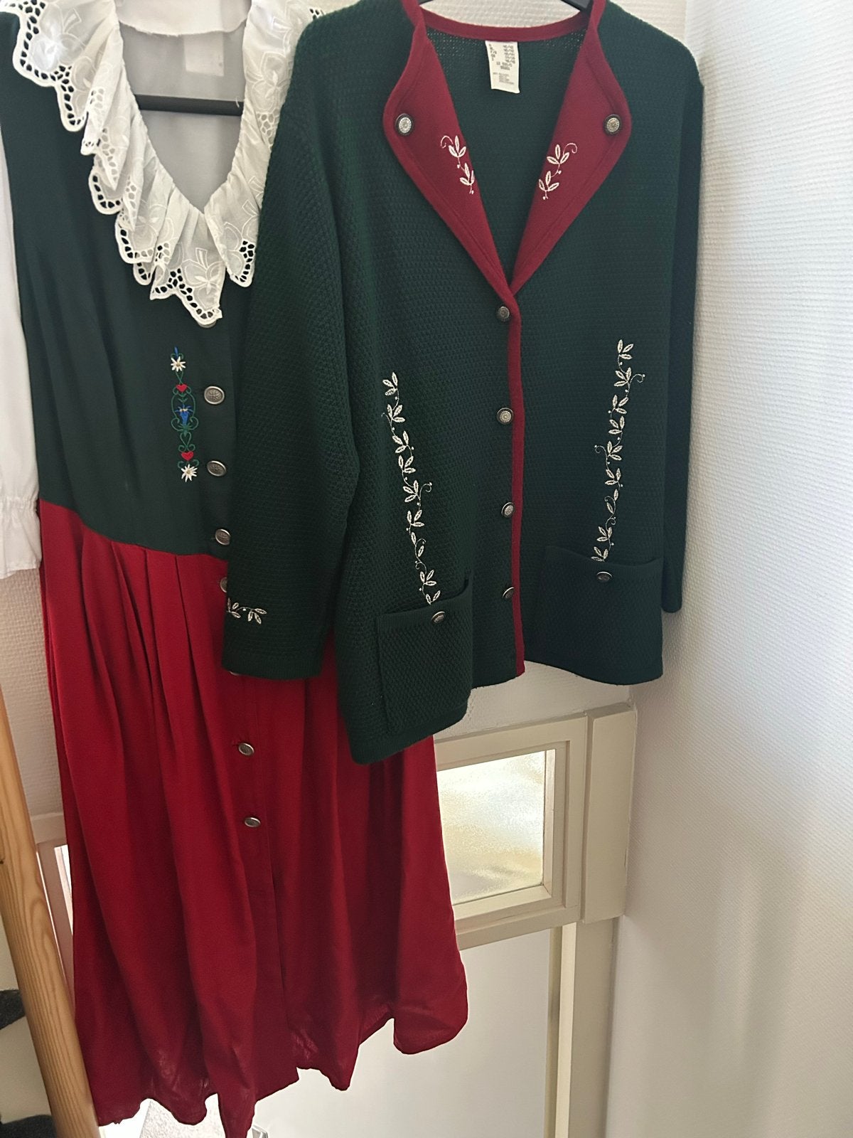 Oostenrijkse Dirndl Jurk Compleet met Blouse en Vest, Ophalen, Meerkleurig, Maat 42/44 (L), Gedragen