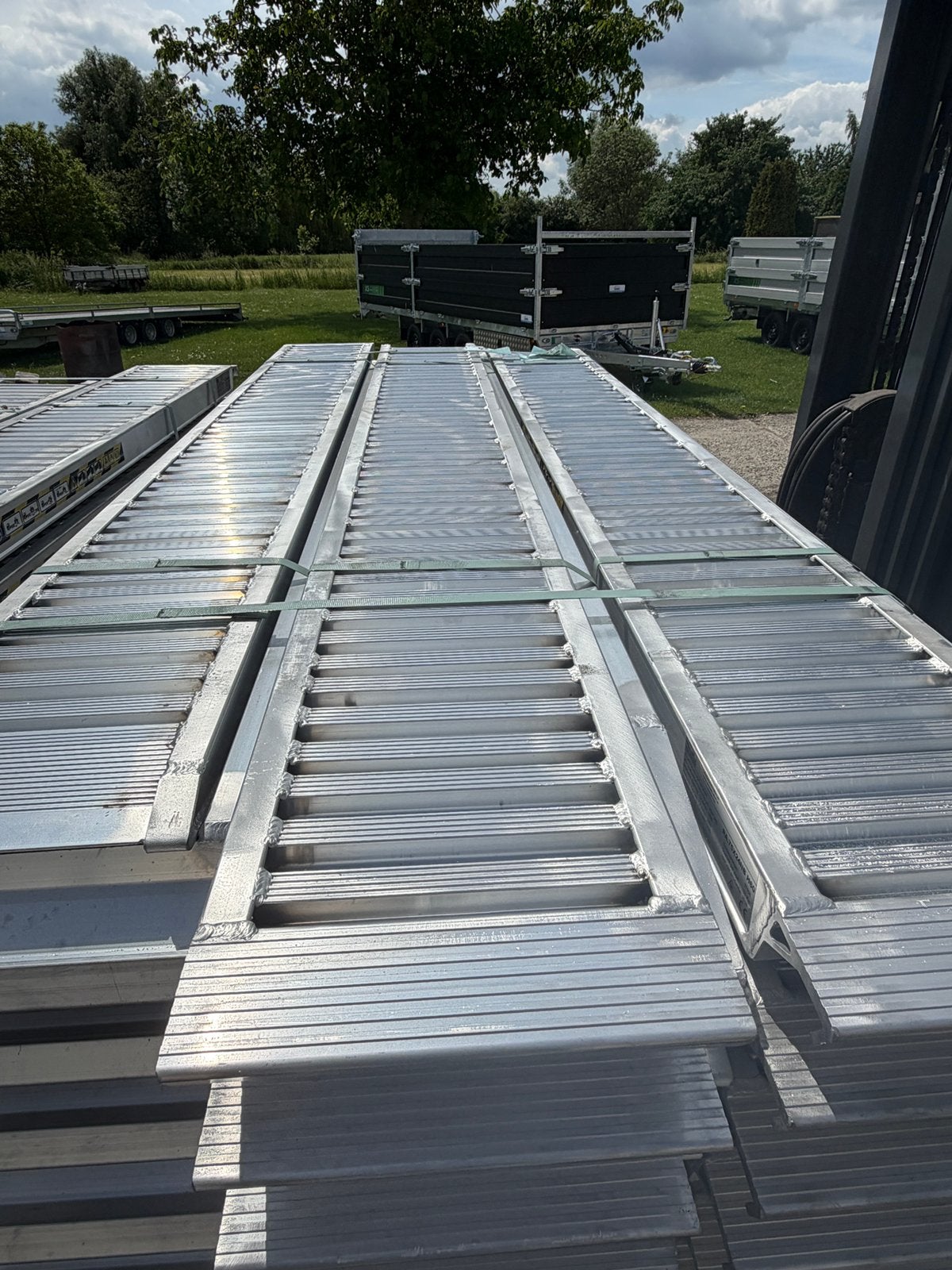 Nieuwe aluminium 240x30 oprijplaten 3500kg geschikt voo, Ophalen, Nieuw