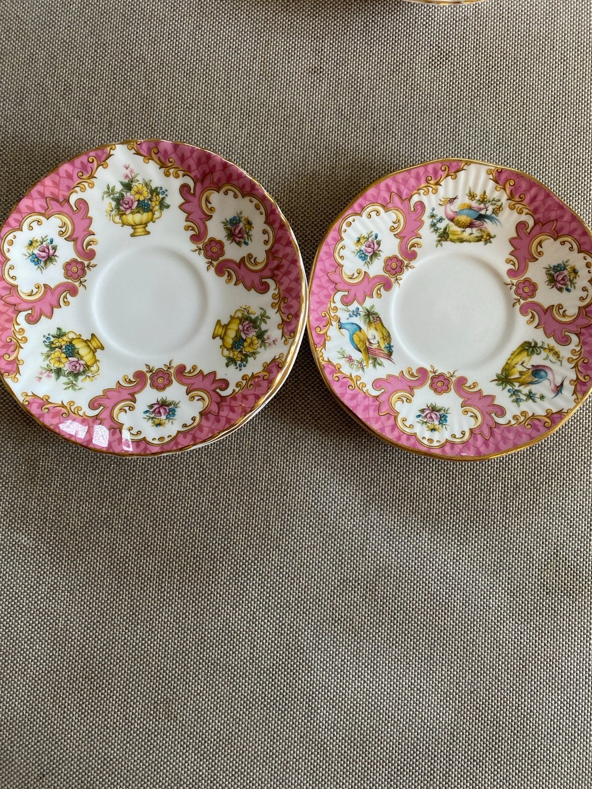 Queens Rosina, 4 porseleinen schoteltjes uit Engeland., Antiek en Kunst, Verzenden