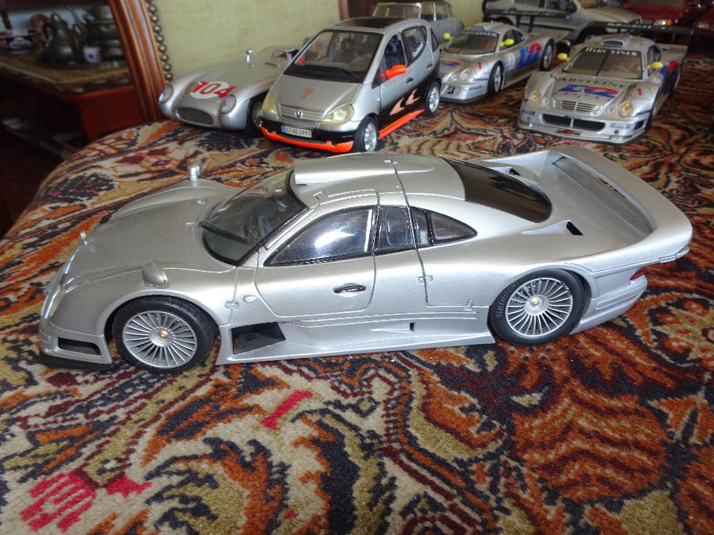 MERCEDES BENZ CLK/GTR SREET VERSIE1;18 MAISTRO GEEN DOOS, Hobby en Vrije tijd, Modelauto's | 1:18, Ophalen of Verzenden, Zo goed als nieuw