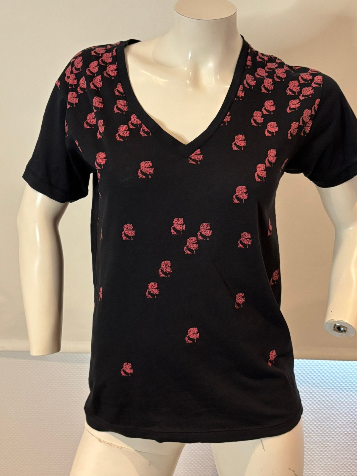 Karl lagerfeld shirt met logo hoofdjes maat s, Zwart, Ophalen of Verzenden, Zo goed als nieuw, Korte mouw