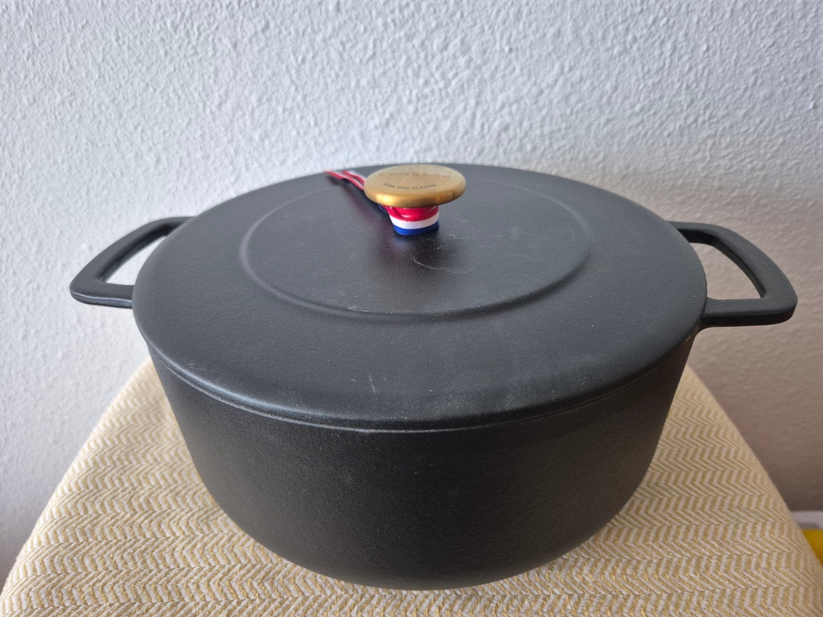 COMBEKK Dutch Oven 3,8L - Gerecycled Gietijzer - Nieuw, Nieuw, Ophalen of Verzenden, Zwart, Metaal
