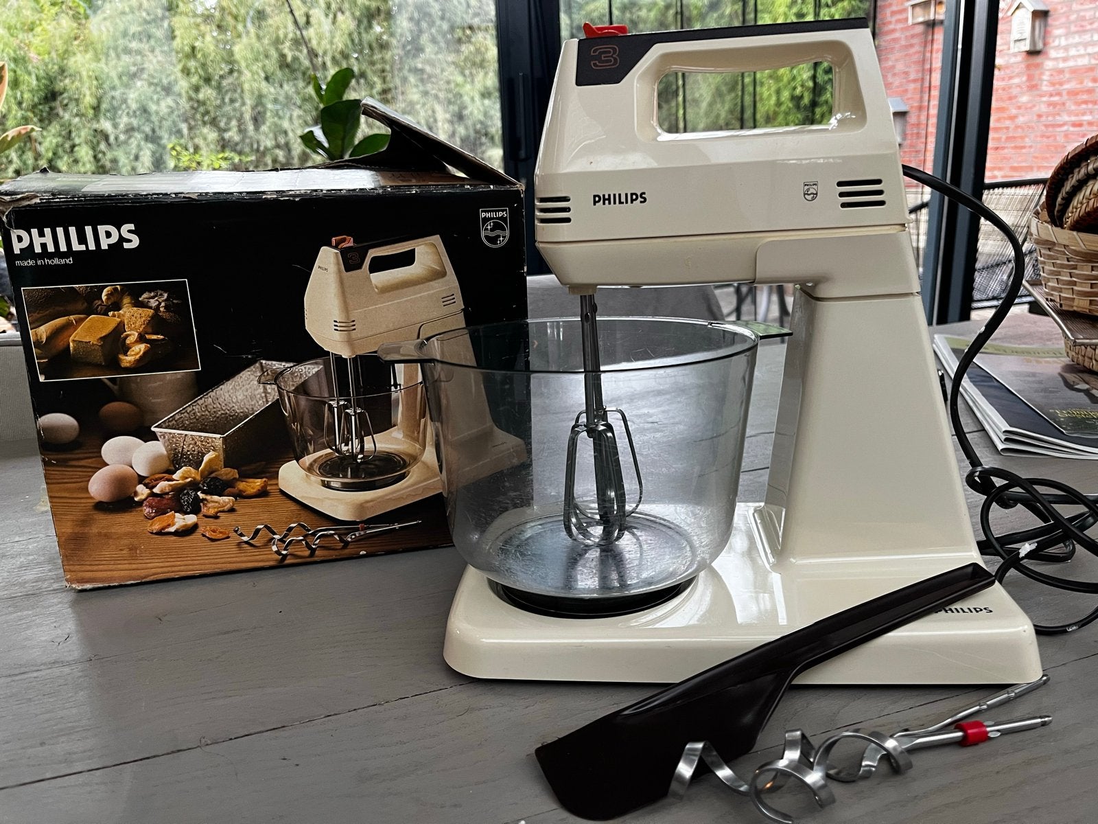Vintage Philips HR1191 Mixer met Kom en Accessoires, 2 tot 3 liter, Ophalen of Verzenden, Gebruikt, 3 snelheden of meer