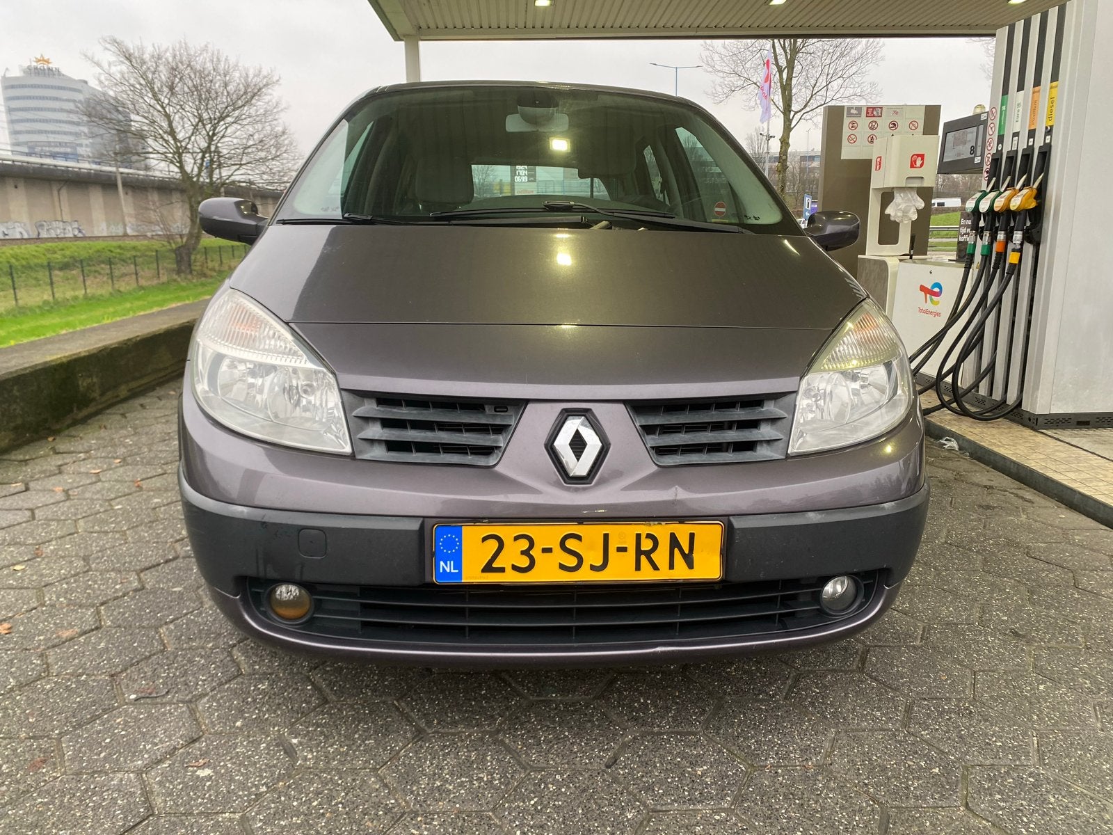 Renault Scénic 2.0 16V 99KW 2006 Grijs, 1998 cc, 4 cilinders, Origineel Nederlands, 75 €/maand