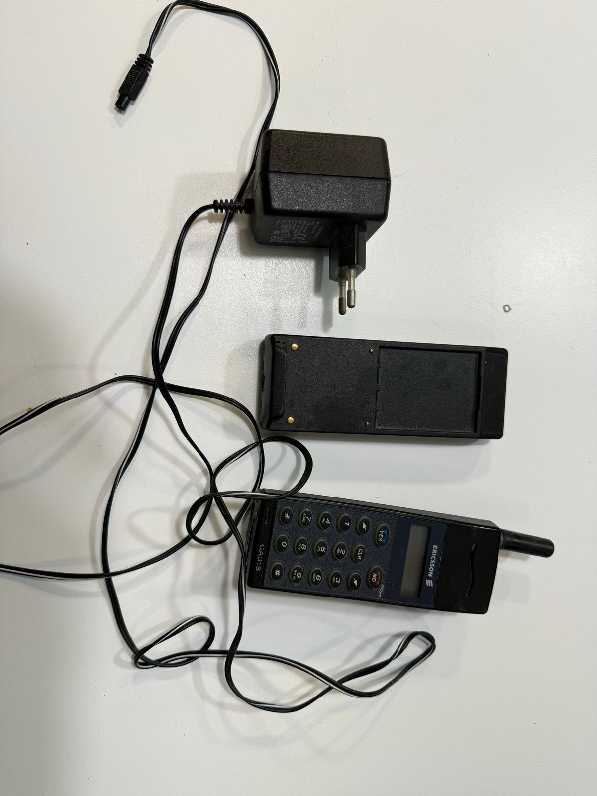 Vintage Ericsson GA318 GSM Telefoon met Oplader, Gebruikt, Geen camera, Ophalen of Verzenden, Klassiek of Candybar