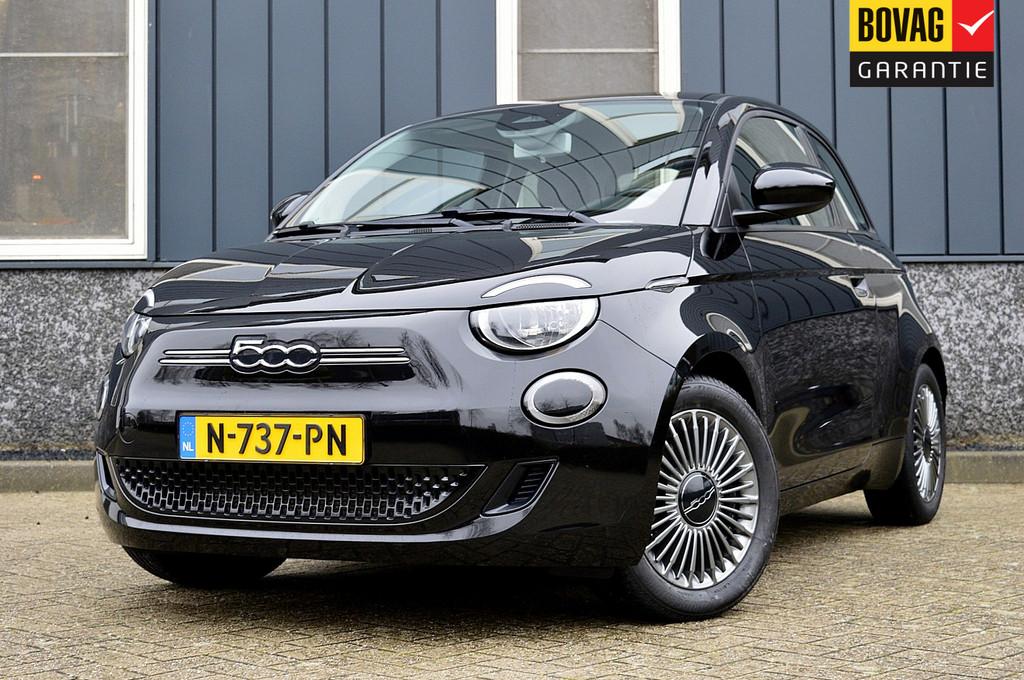 Fiat 500 Passion 42 kWh Rijklaarprijs-Garantie Navigatie Air, 12 maanden, Stof, 4 stoelen, Zwart