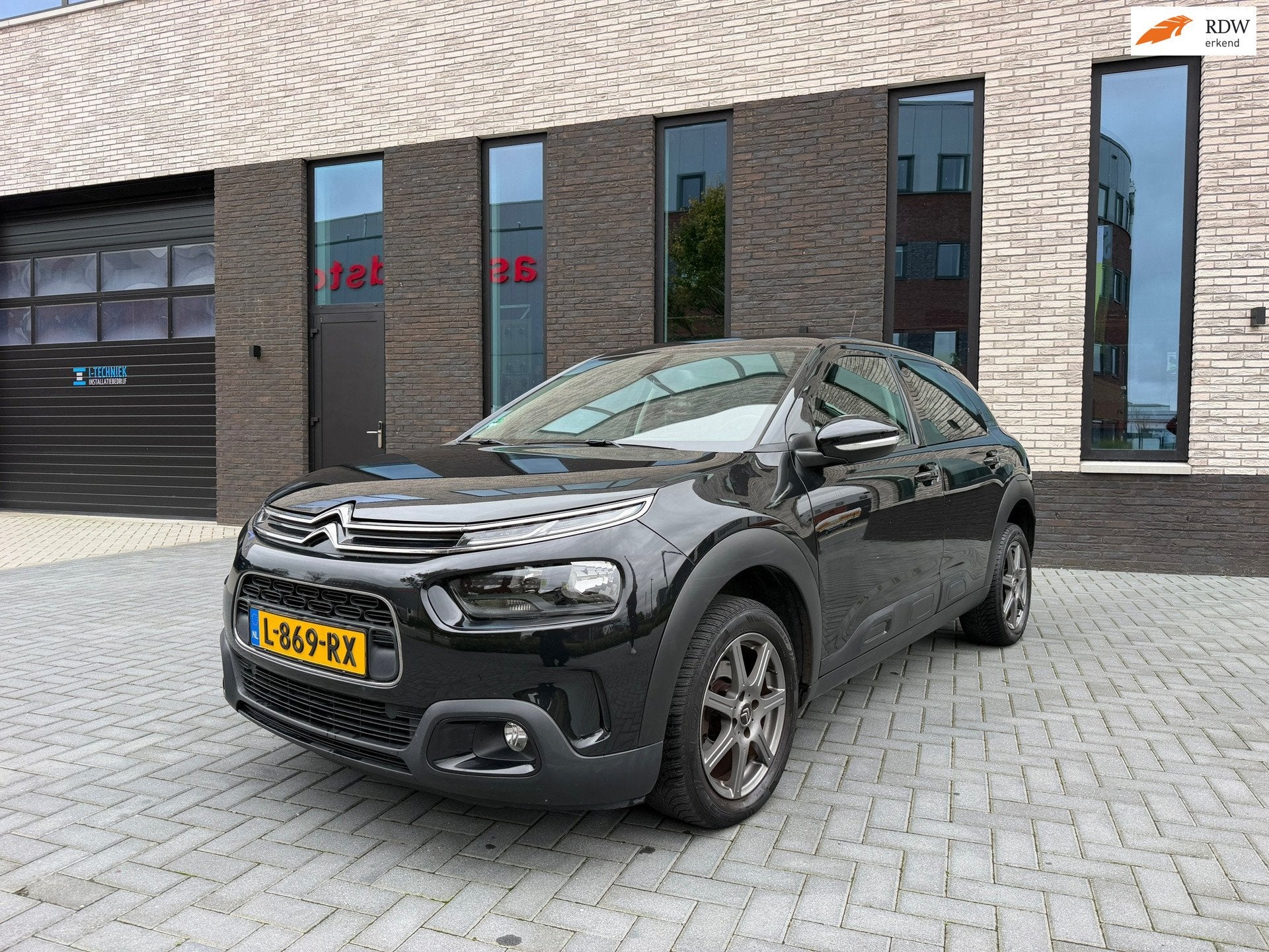 Citroen C4 Cactus 1.2 PureTech Feel, Auto's, Euro 6, 920 kg, Zwart, Bedrijf