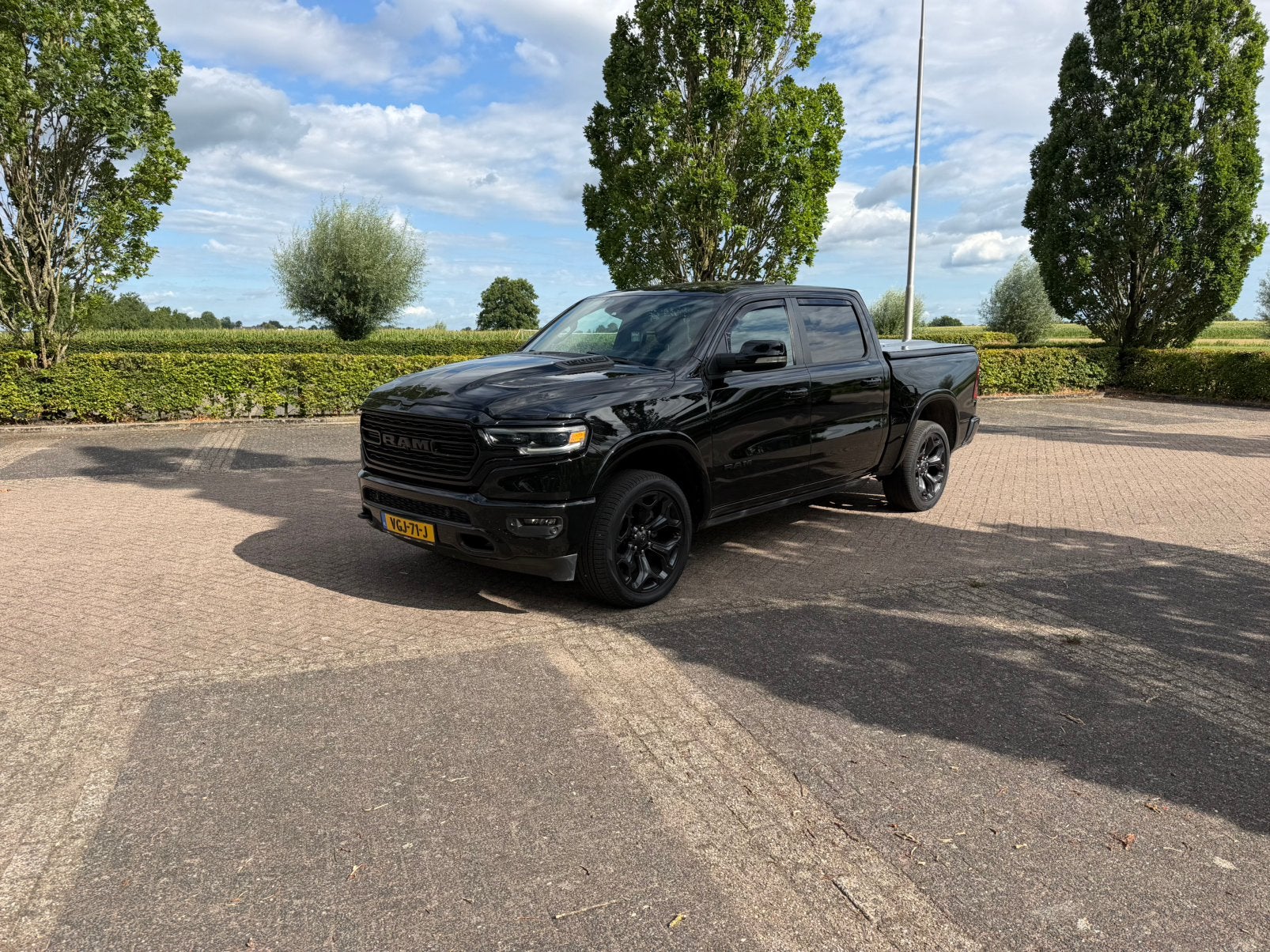 Te koop Dodge RAM 1500 Limited 2020 Zwart e-torq 4x4, Automaat, 5654 cc, Zwart, Origineel Nederlands