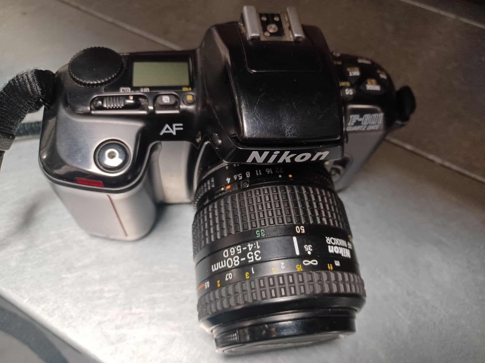 Nikon F-801 spiegelreflexcamera met 35-80mm lens, Ophalen