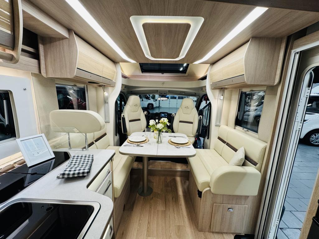 Rapido Premium 696 F Automaat Face to Face 2020, Caravans en Kamperen, Automaat, Ringverwarming, Fiat, Afzuigkap