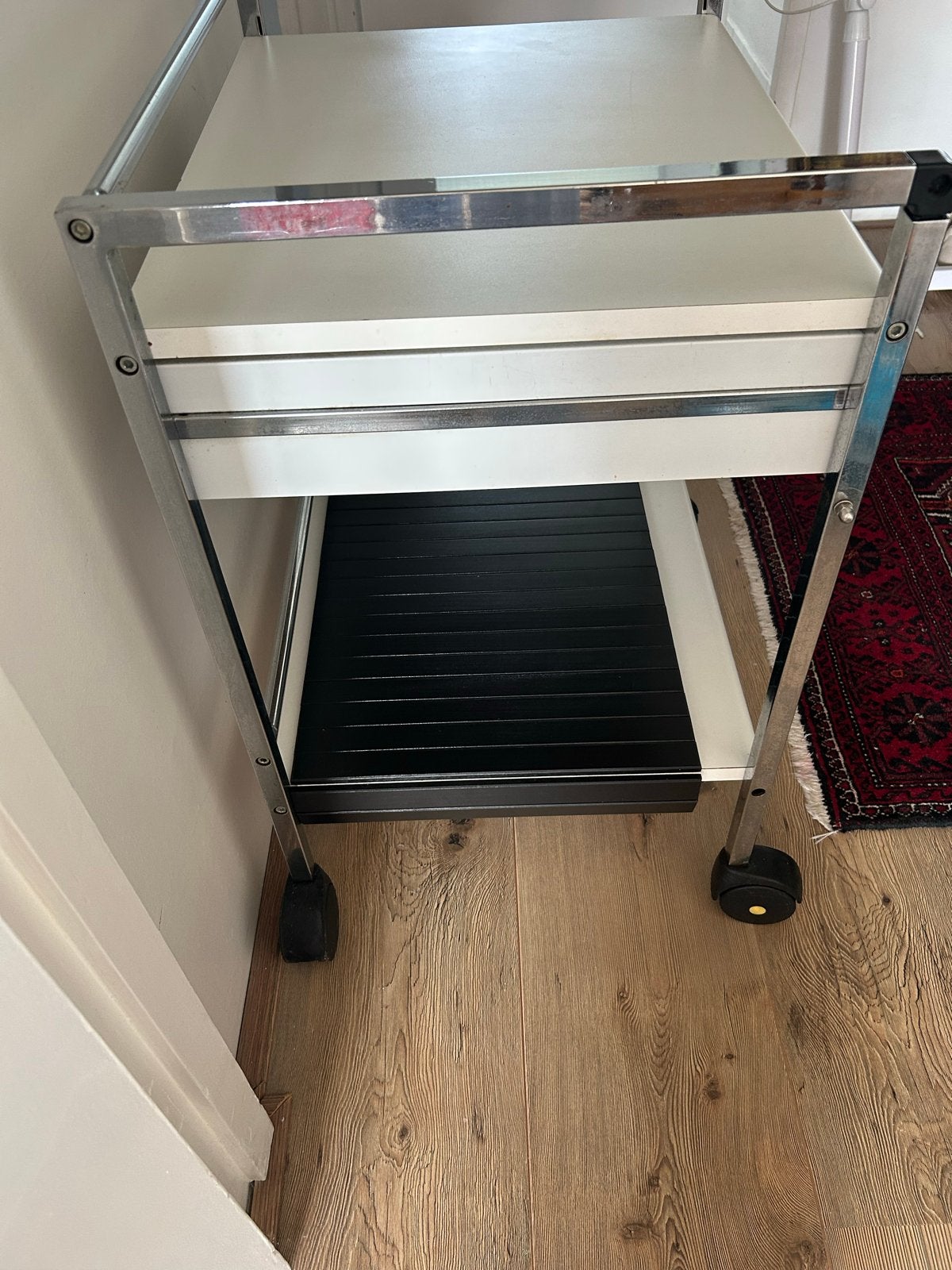 Verrijdbaar bijzettafeltje/serveerwagen - Chroom/Wit, Huis en Inrichting, Ophalen, Gebruikt, Wit, Metaal