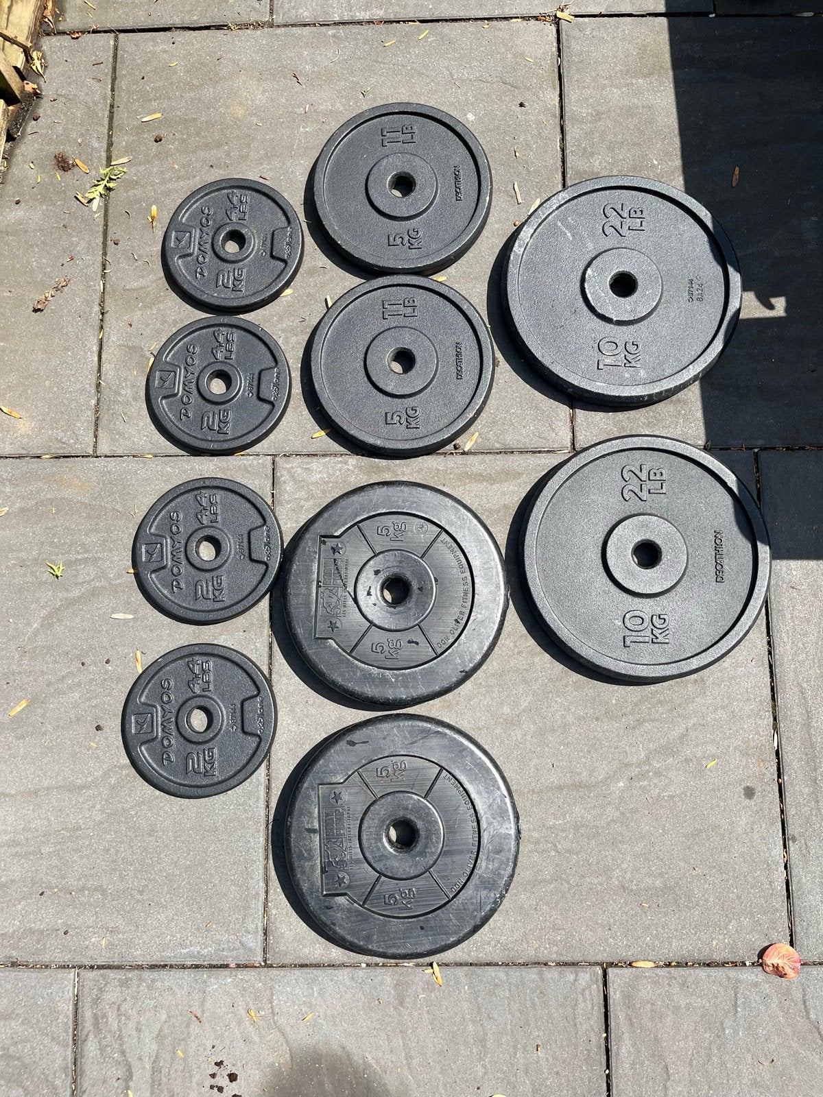 Halterset met schijven (2x 10kg, 4x 5kg, 4x 2kg) en stang, Sport en Fitness, Fitnessmaterialen, Ophalen, Gebruikt, Armen, Halterset