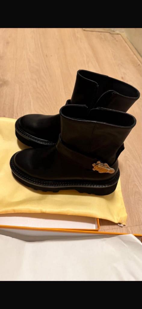 Nieuwe lv boots maat 39, Zwart, Lage of Enkellaarzen, Nieuw, Ophalen of Verzenden