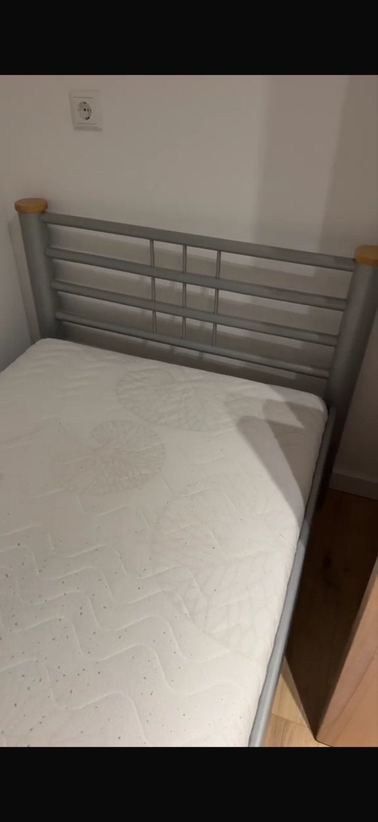 Eenpersoonsbed met matras - Grijs metaal, Ophalen, Gebruikt, 90 cm, Eenpersoons