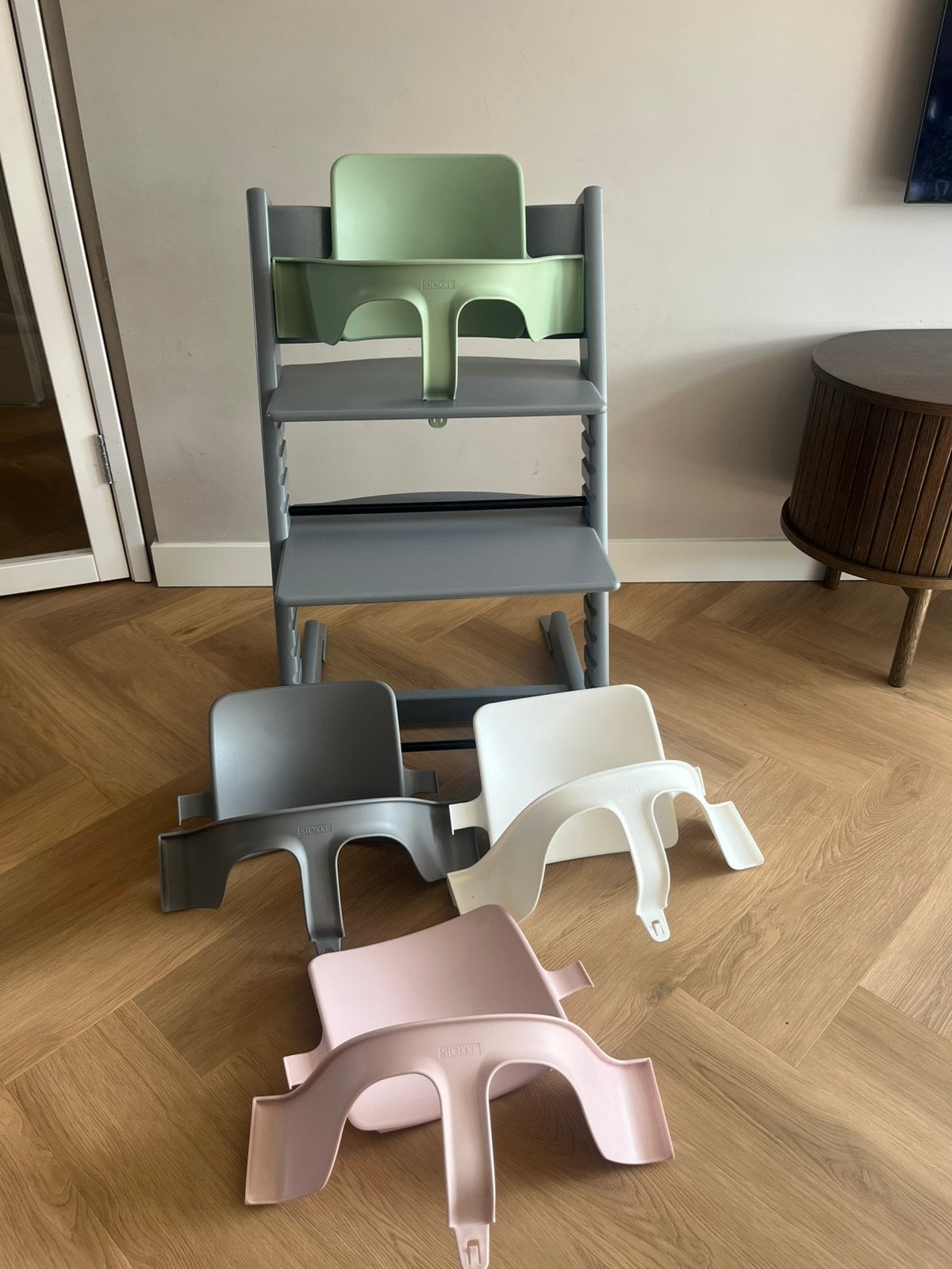 NIEUW Stokke Tripp trapp stoel, grijs, storm grey, opgeknapt, Kinderen en Baby's, Kinderstoelen, Ophalen of Verzenden, Nieuw, Meegroeistoel