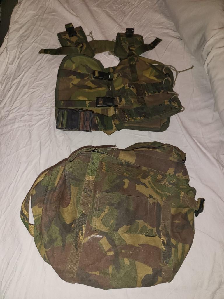 Leger vest en tas - Camouflage uitrusting, Verzenden, Landmacht, Nederland, Kleding of Schoenen
