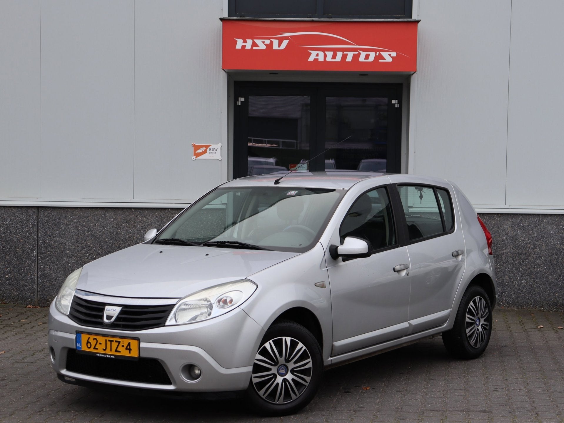 Dacia Sandero 1.6 Lauréate airco *apk 06-2027*, Auto's, Voorwielaandrijving, 1011 kg, 4 cilinders, Bedrijf