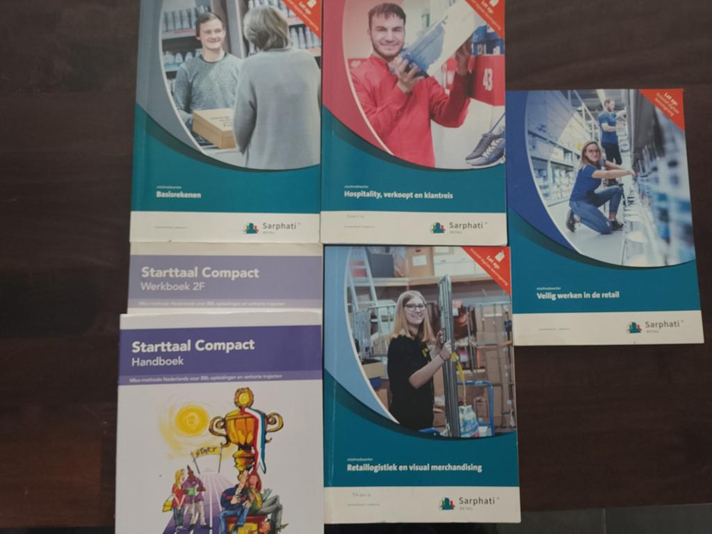 Retail medewerker niveau 2 mbo, Ophalen of Verzenden, Zo goed als nieuw, Overige niveaus
