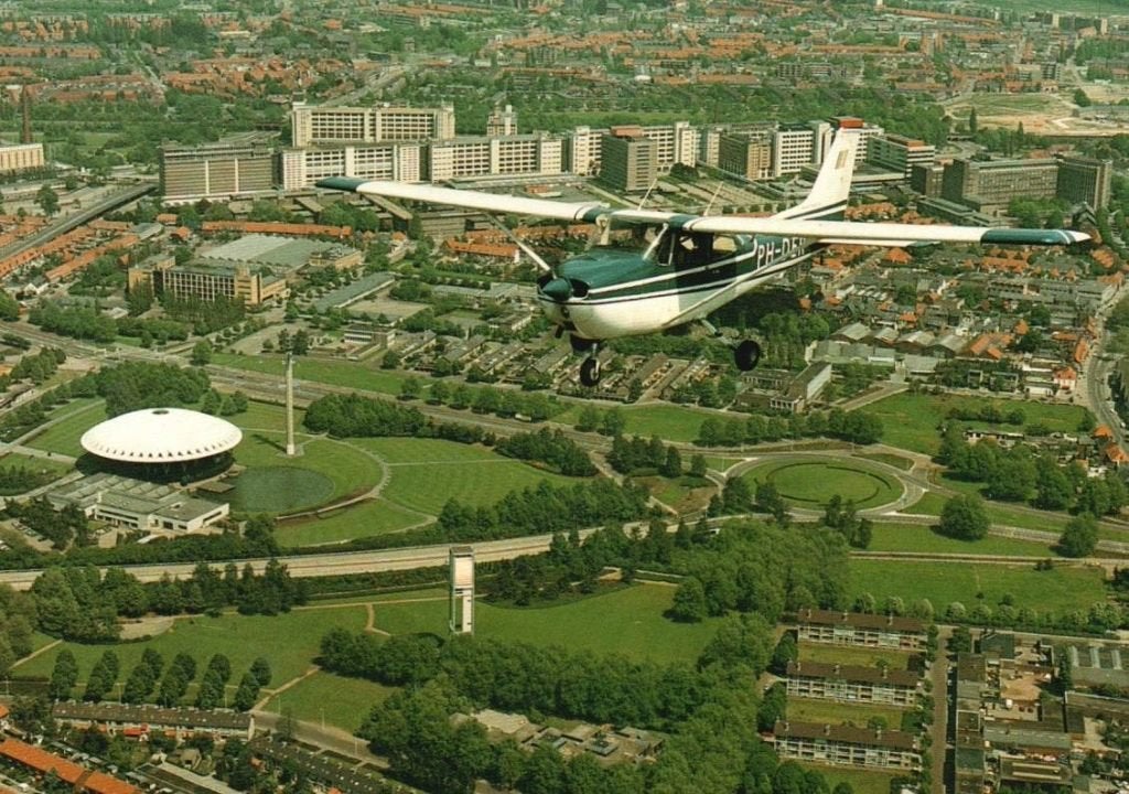Eindhoven Airport -Rainbow Aviation rondvluchten Cessna 172, Ophalen, Nieuw, Kaart, Foto of Prent