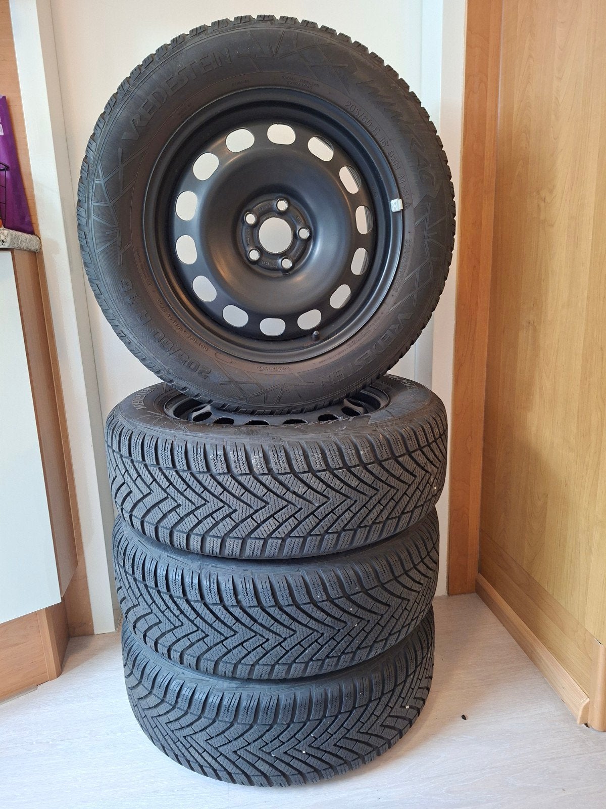 Vredestein Wintrac winterbanden op stalen velgen 205/60 R16, Ophalen, Gebruikt, 16 inch, Banden en Velgen