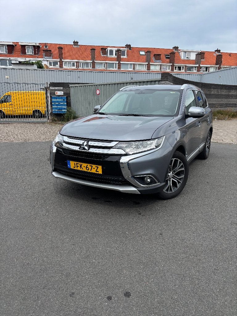 Mitsubishi Outlander 2.0 MPI 2WD CVT 2017 Grijs, Auto's, Mitsubishi, Outlander, Zwart, 4 cilinders, 1435 kg