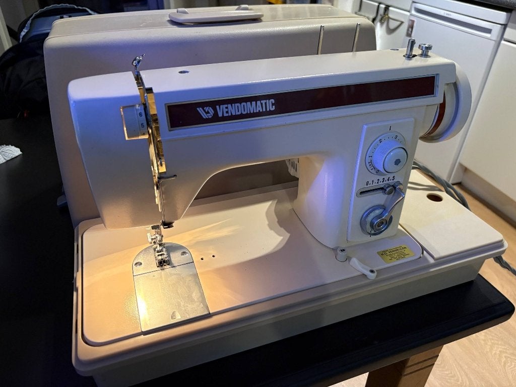 Vendomatic 401 vintage naaimachine, Ophalen, Gebruikt, Naaimachine, Overige merken