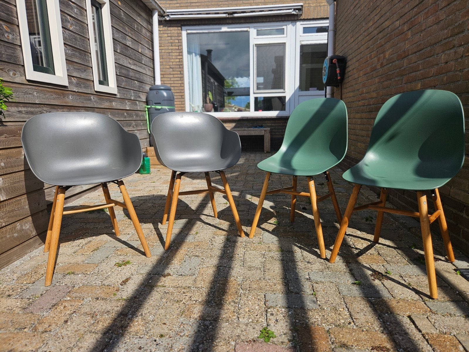 Set van 4 moderne stoelen: 2 grijs, 2 groen, Gebruikt, Overige kleuren, Vier, Modern