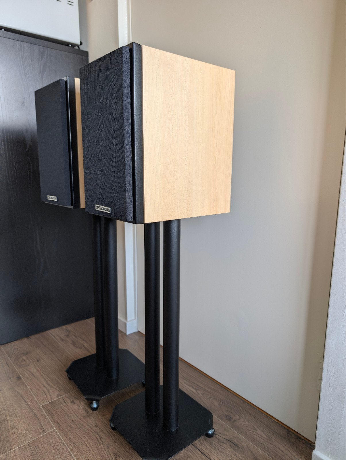 ALR Jordan Entry 2M Speakers met Stands, Ophalen of Verzenden, Zo goed als nieuw, 60 tot 120 watt, Overige merken