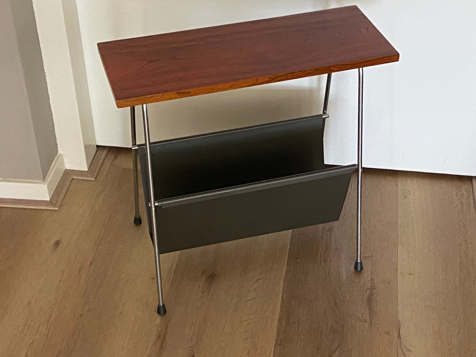 Retro kranten/lectuurbak, Ophalen, Gebruikt, Lectuurbak, Vintage