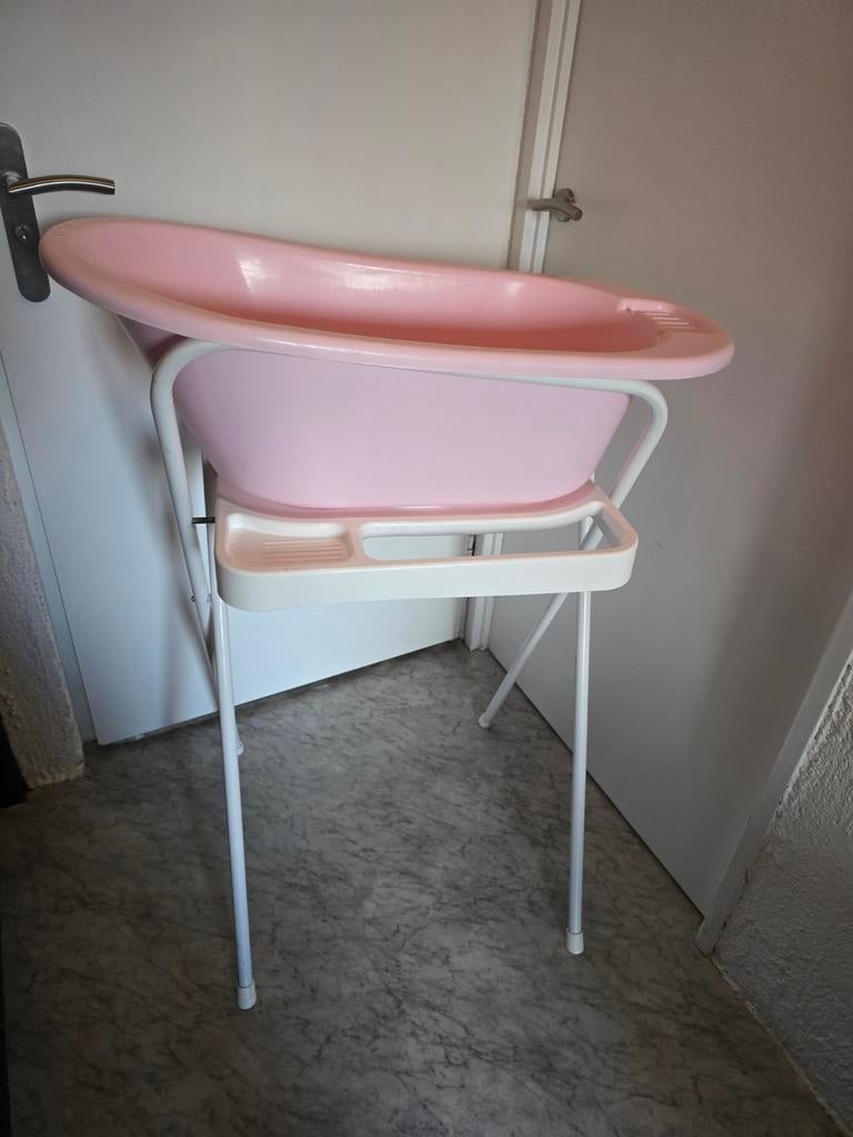 Te koop kinderbad roze met standaard, Ophalen, Zo goed als nieuw, Badje, Standaard