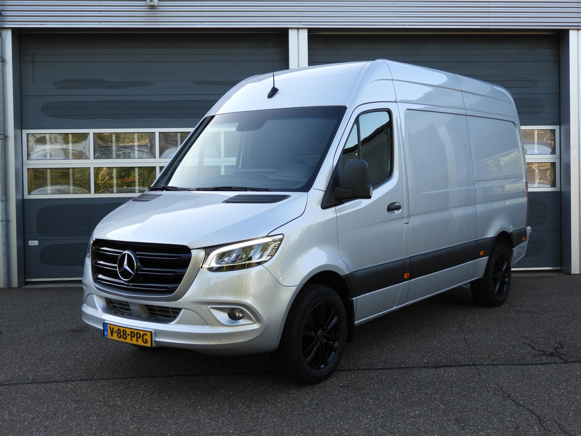 Mercedes-Benz Sprinter 317 1.9 CDI L2H2 RWD AUT | 3.5t TREKH, Automaat, Achterwielaandrijving, Gebruikt, Euro 6
