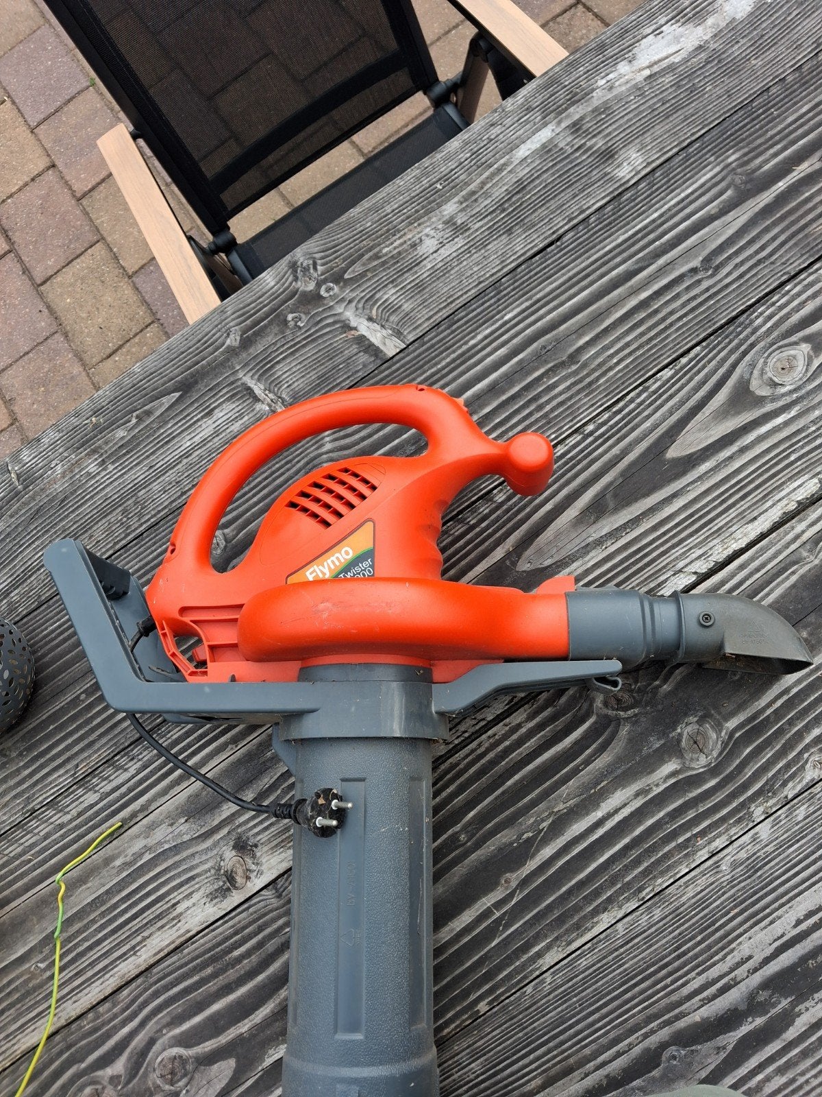 Flymo Twister 2000 Bladblazer met Zuigfunctie, Ophalen, Gebruikt, Met opvangzak, Handgedragen