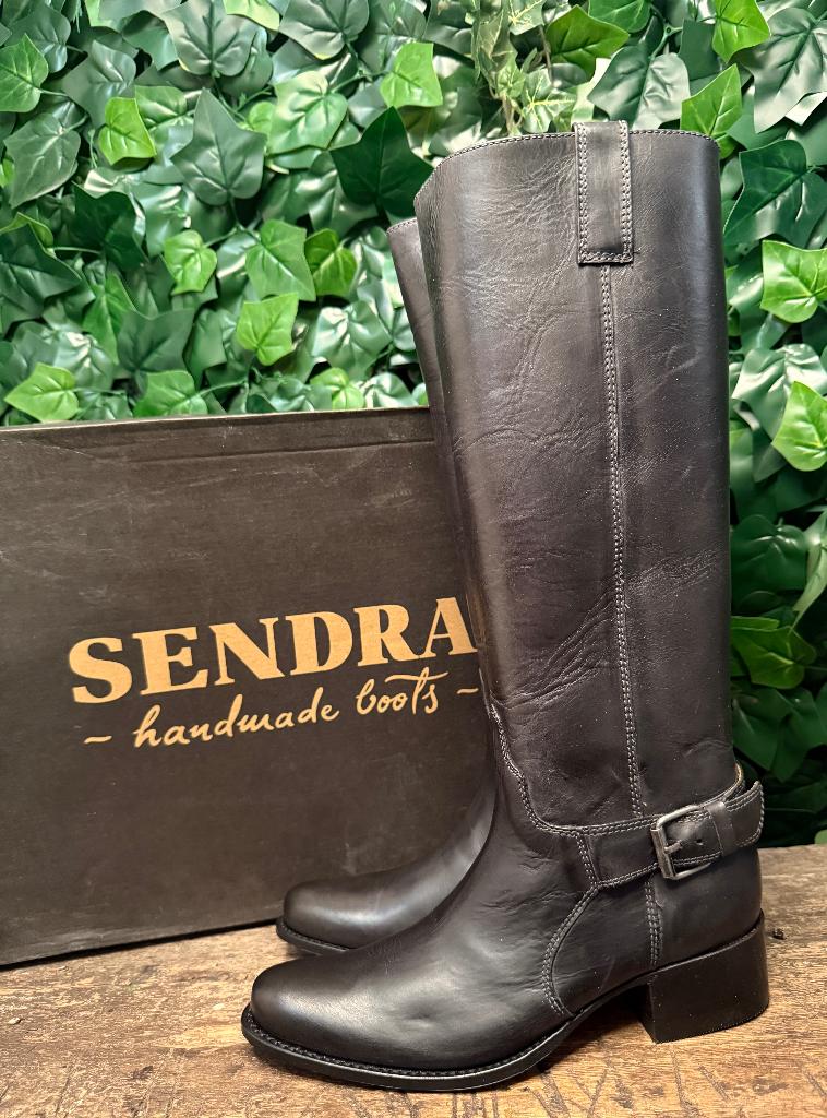 Nieuwe prachtige hoge laarzen van sendra maat 38, Kleding | Dames, Schoenen, Nieuw, Hoge laarzen, Zwart, Ophalen of Verzenden