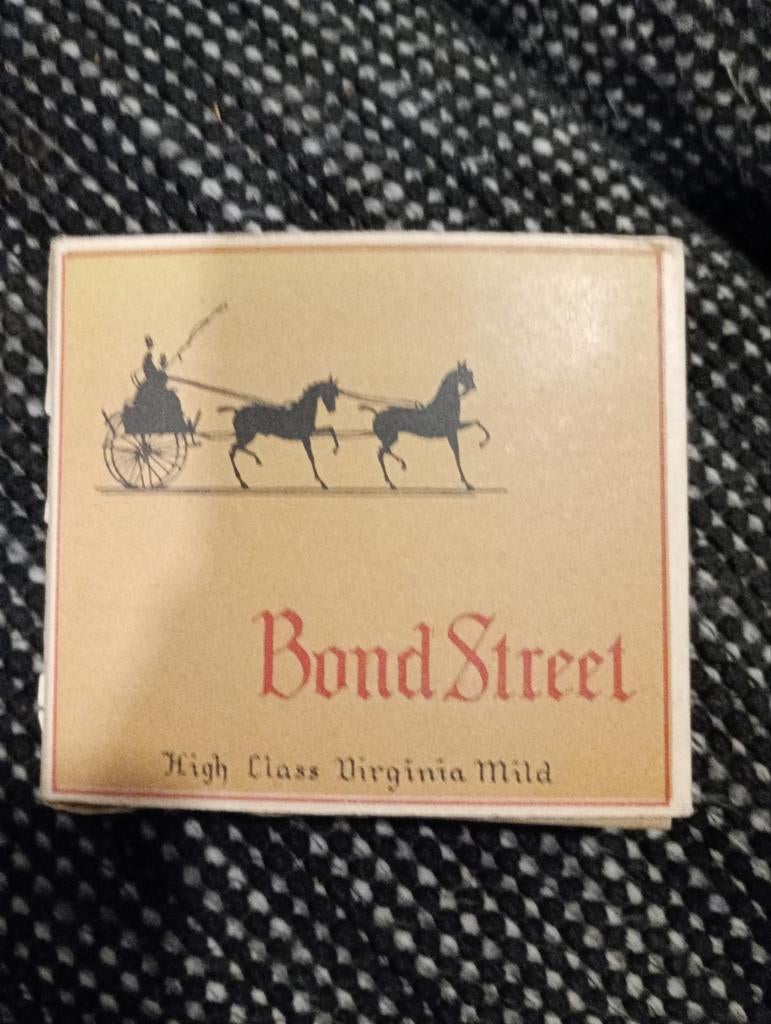 Bond street high class virginia mild sigaretten, Verzamelen, Rookartikelen, Aanstekers en Luciferdoosjes, Ophalen of Verzenden
