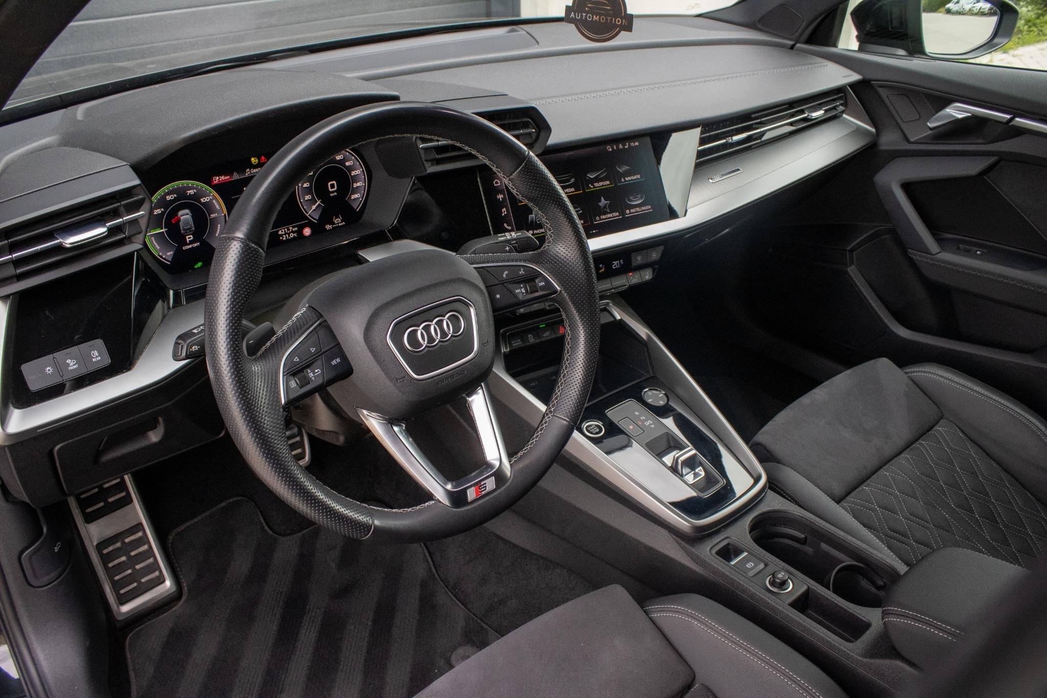 Audi A3 Sportback 45 TFSIe S edition Comp PANO RS STOELEN MA, 4 cilinders, Met garantie (alle), Zwart, Hybride Elektrisch/Benzine