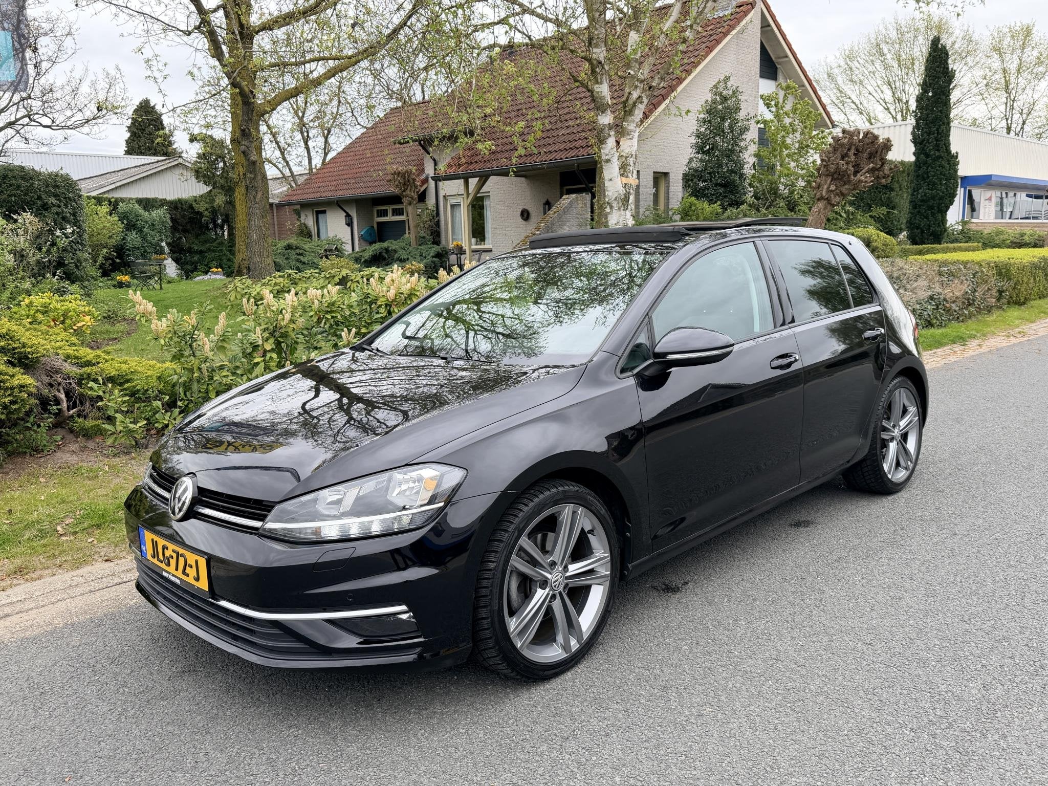 Volkswagen Golf 1.5 TSI DSG 150PK R-Line•Pano•Navi•Cam, Auto's, 4 cilinders, 150 pk, Zwart, Bedrijf