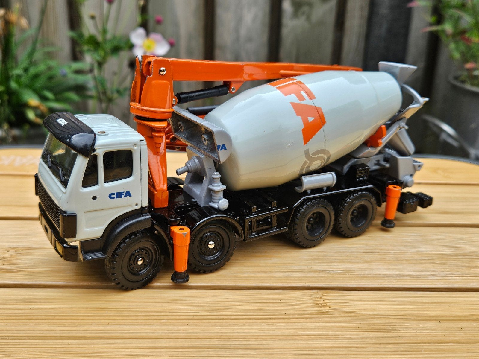 Conrad Mercedes Cifa Magnum Metro 28 Betonmixer 1:50, Hobby en Vrije tijd, Ophalen of Verzenden, Zo goed als nieuw, Bus of Vrachtwagen