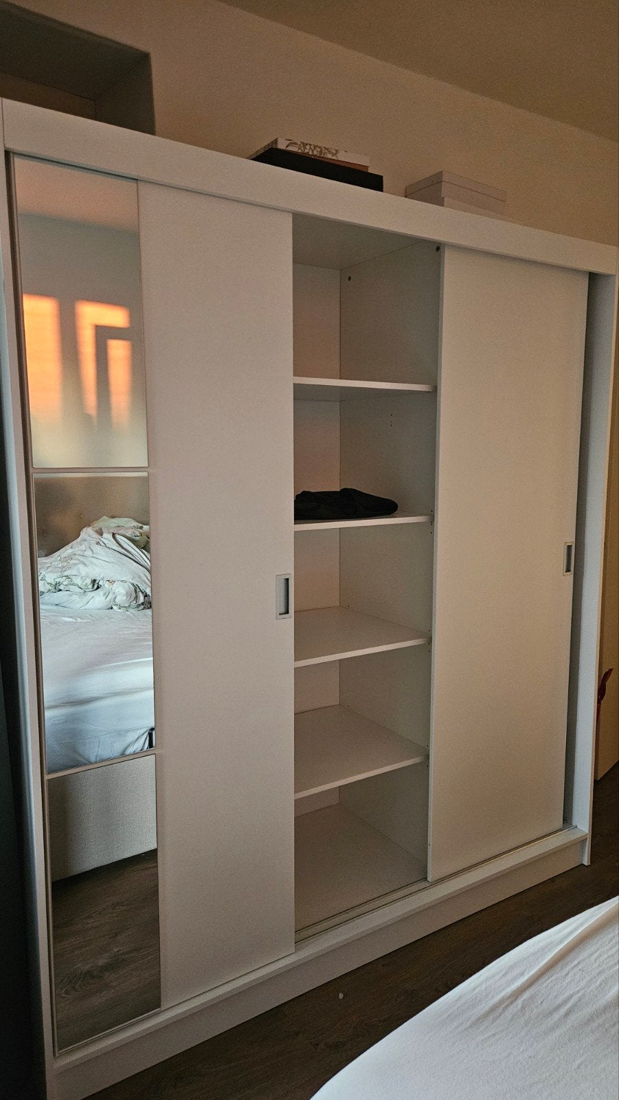 JYSK Odder Kledingkast met Schuifdeuren en Spiegel, Ophalen, Overige materialen, Met deur(en), 200 cm of meer