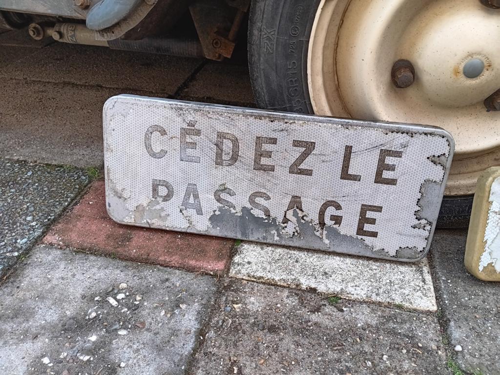 Verkeersbord frans Cedez la passage, Ophalen of Verzenden, Gebruikt, Auto's