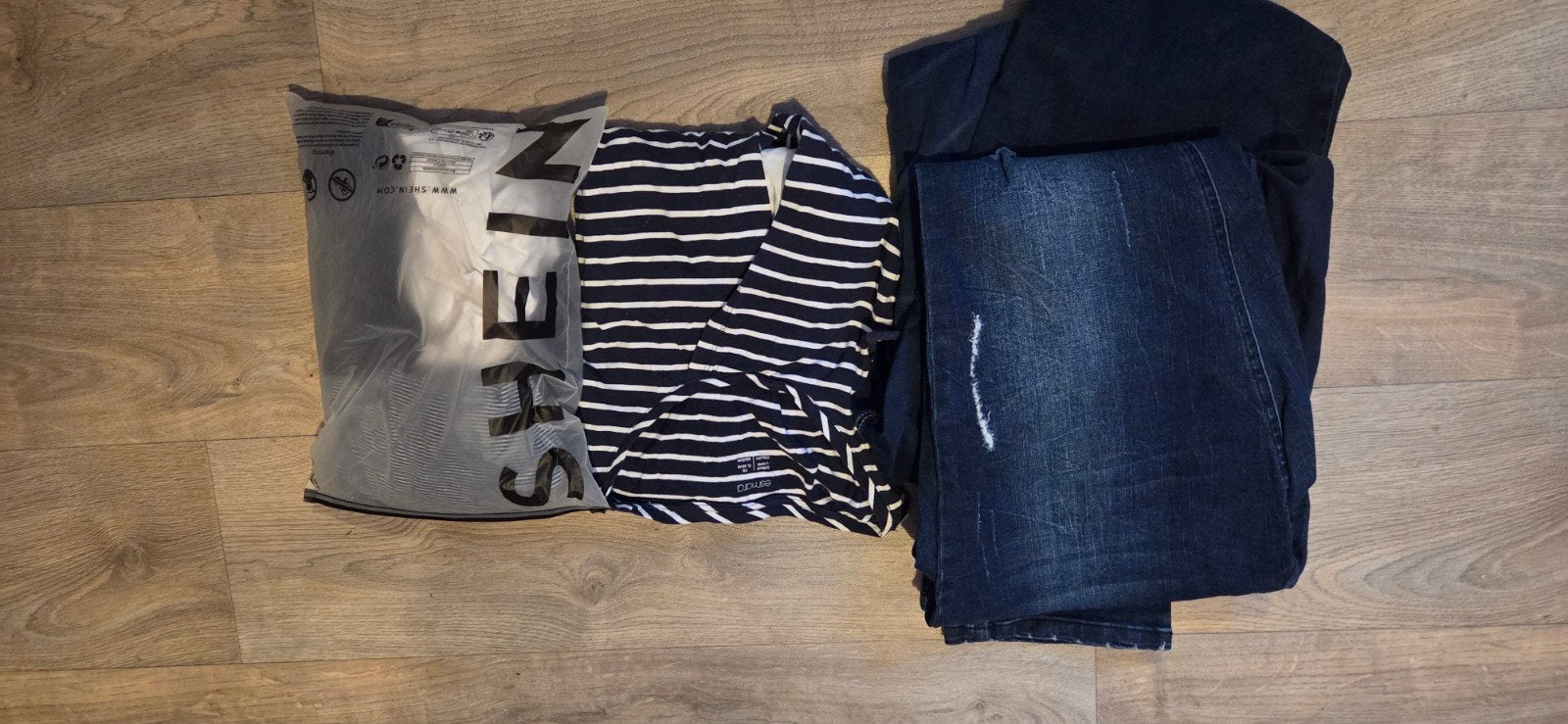 Spijkerbroeken maat 50  & Borstvoedinghempjes , en bv shirt, Blauw, Gedragen, Broek of Spijkerbroek, Shein
