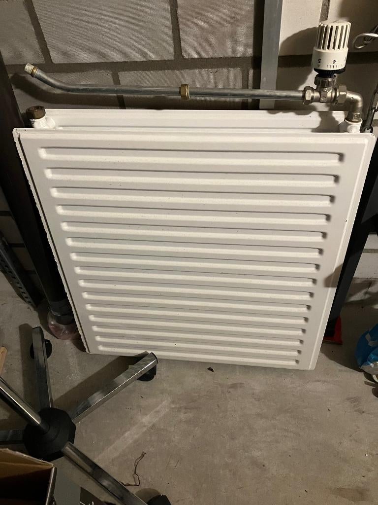 radiator H60 x B65 incl. kraan, Doe-het-zelf en Verbouw, Verwarming en Radiatoren, Ophalen, 30 tot 80 cm, Gebruikt, Radiator