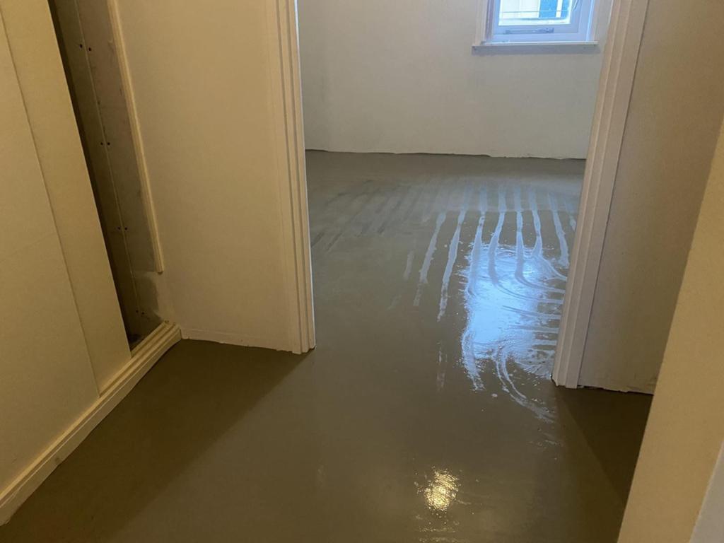 Vloer laten egaliseren €10.00 per m2 voor een laag van 3mm, Ophalen of Verzenden, Nieuw, 75 m² of meer, Overige typen