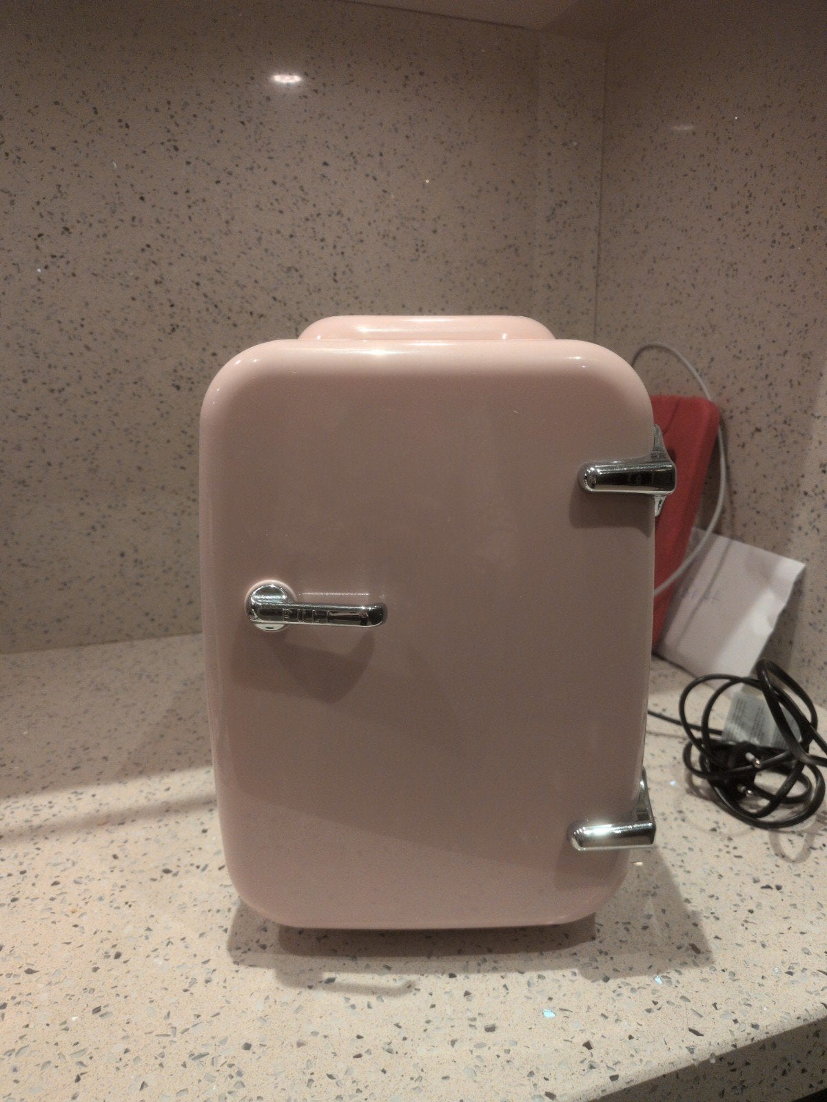 Mini Koelkast Roze - Perfect voor Drankjes & Skincare, Witgoed en Apparatuur, Ophalen, Zonder vriesvak, Minder dan 45 cm, Minder dan 85 cm