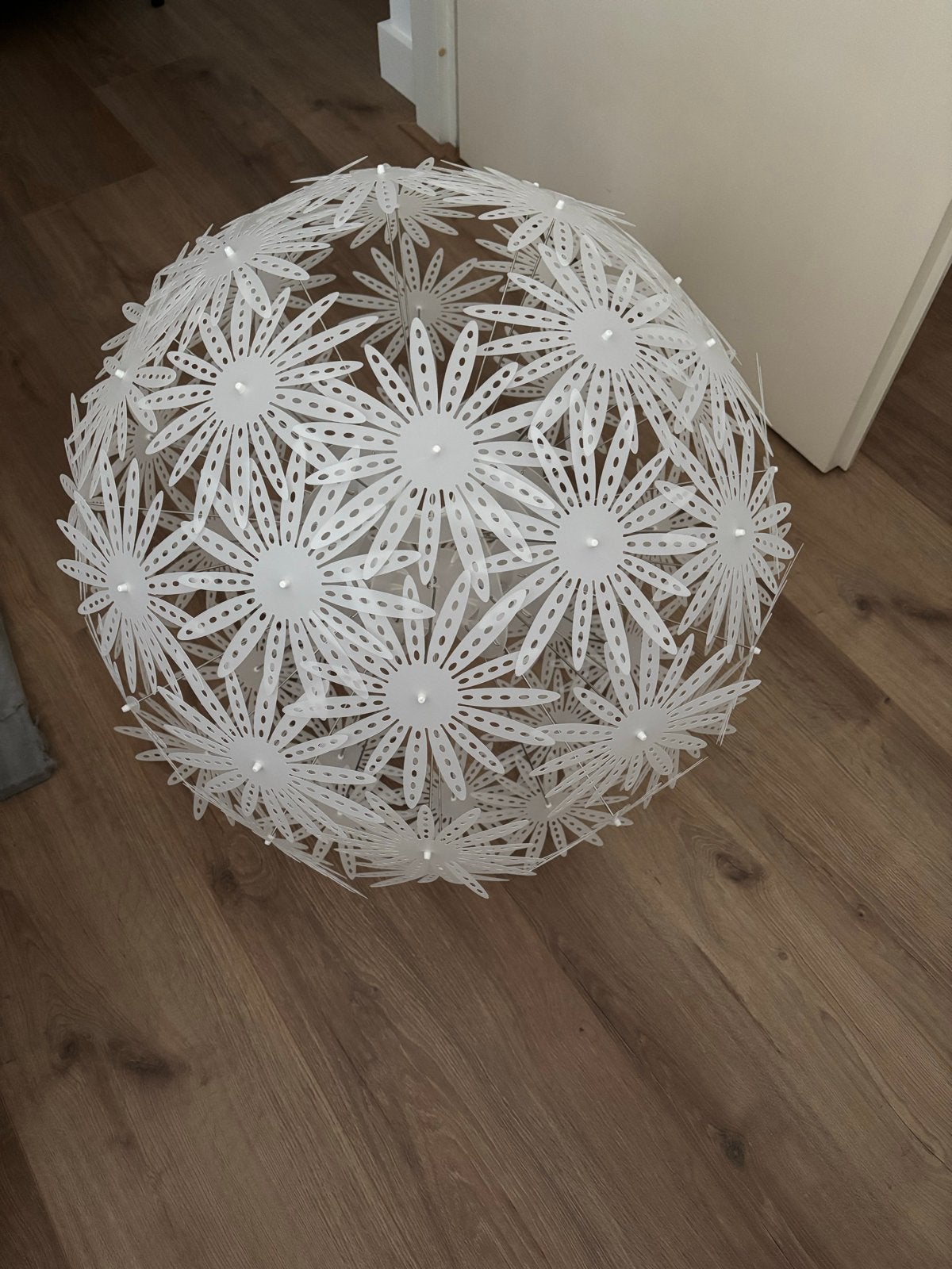 IKEA Maskros hanglamp - Witte bloemlamp€15, Ophalen, Kunststof, 50 tot 100 cm, Zo goed als nieuw