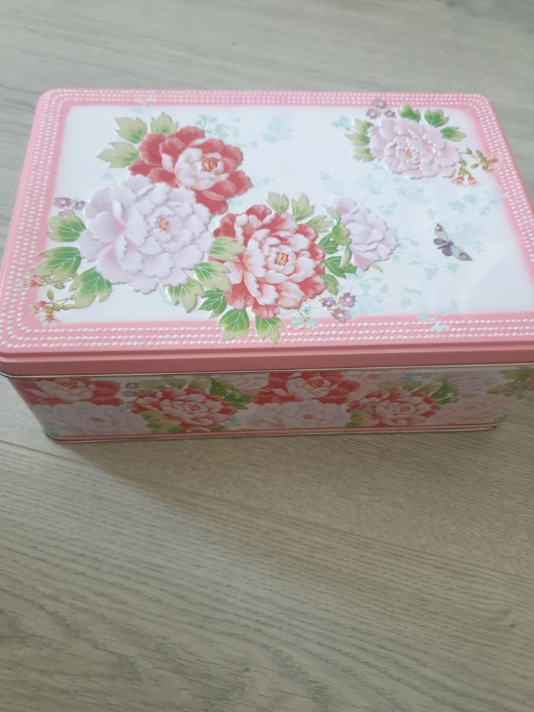 Decoratieve metalen blik met bloemenprint, Ophalen, Minder dan 50 cm, Minder dan 50 cm, Zo goed als nieuw