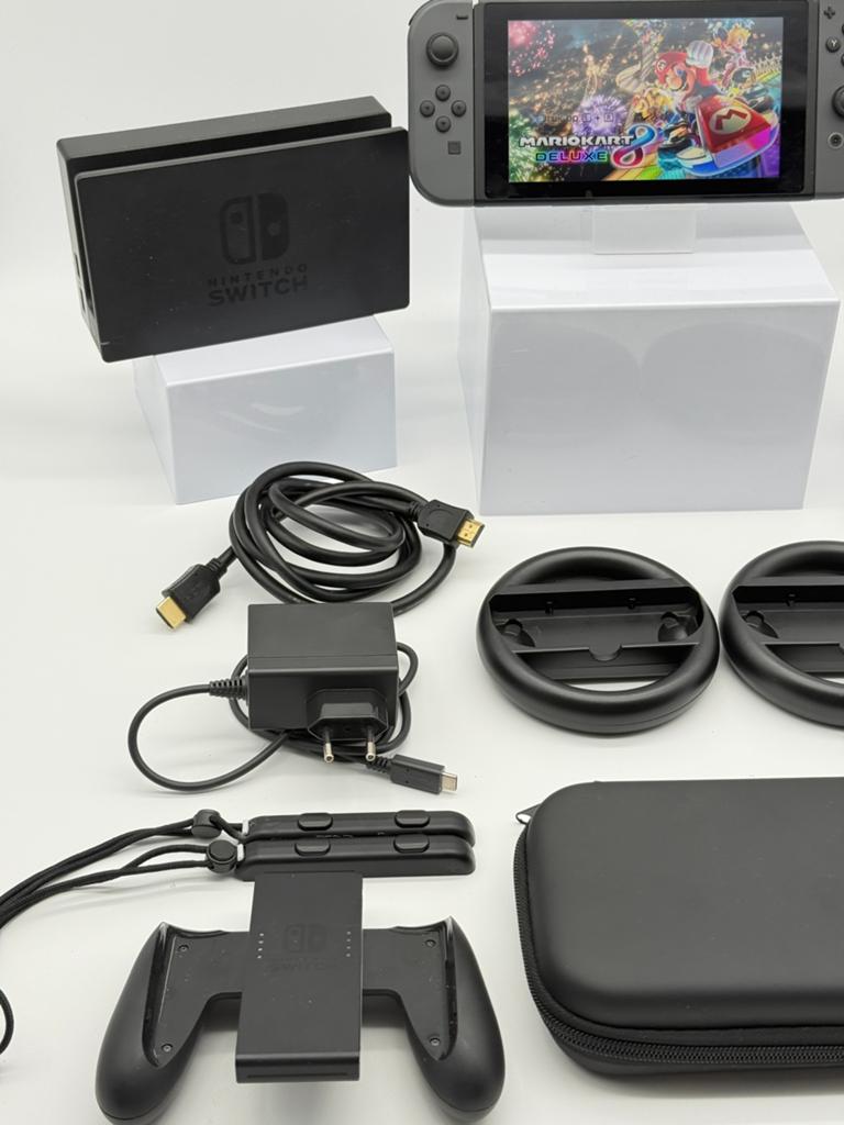 NINTENDO SWITCH NIEUW MODEL 2023 V2 MARIO KART+STUURTJES, Spelcomputers en Games, Met 2 controllers, Ophalen of Verzenden, Zo goed als nieuw