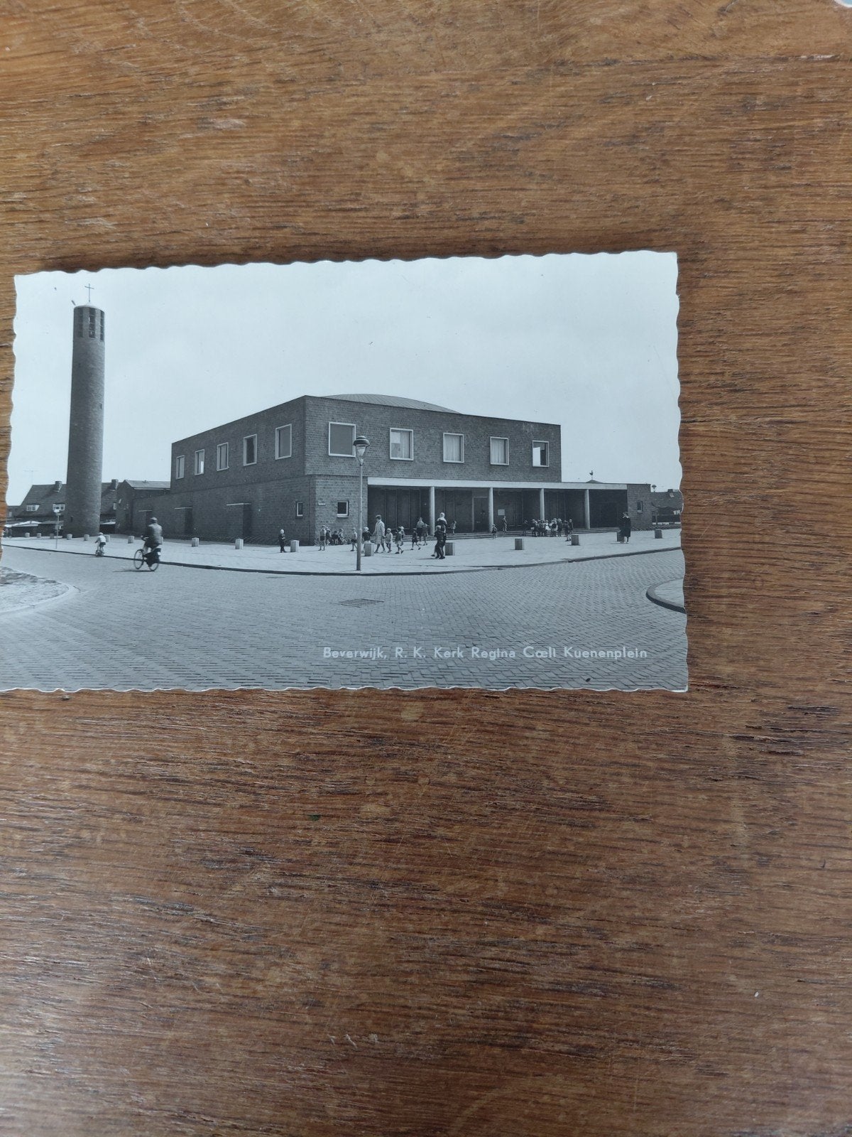67_i  Beverwijk rk.kerk Kuenenplein, Ophalen of Verzenden, 1940 tot 1960, Noord-Holland