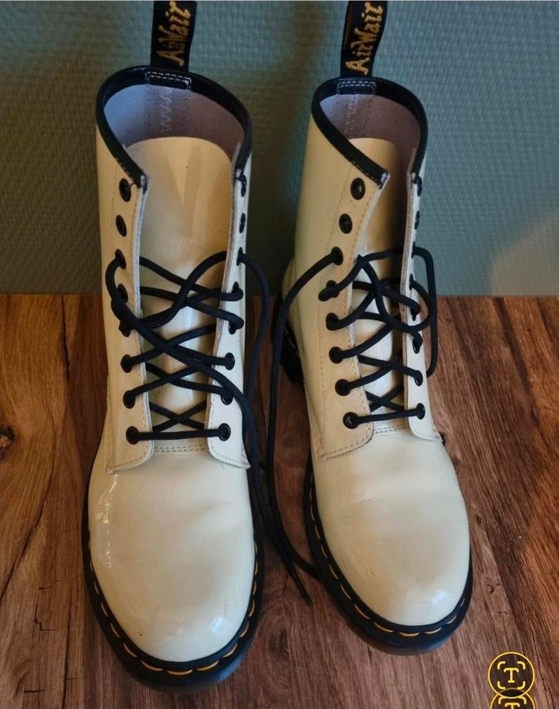 Zgan: Dr Martens 4060 creme lak schoenen, maat 42, Ophalen of Verzenden, Zo goed als nieuw, Zwart