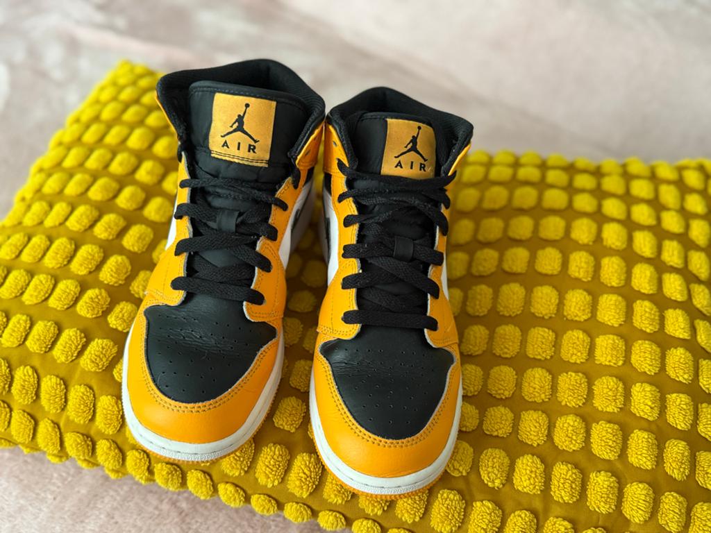 Air Jordan 1 Mid GS TaxiYellow/Black– Size 38, Ophalen of Verzenden, Zwart, Sneakers of Gympen